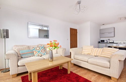 Speke Apartment | E1PB Jacuzzi Bath - Double Bed, 8 min from Airport