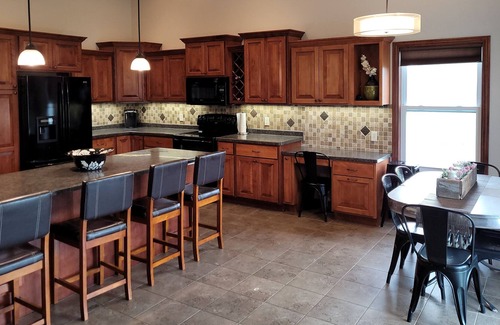 Neenah House | EAA Adventure Retreat- Located in quiet subdivision and close to EAA Grounds!