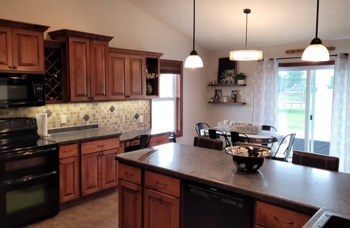 Neenah House | EAA Adventure Retreat- Located in quiet subdivision and close to EAA Grounds!