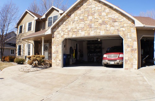 Neenah House | EAA Air Adventure - Executive Home for Business Rental