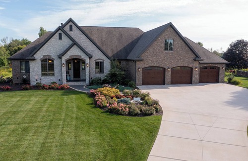 Appleton House | EAA AirVenture 2026! BUSINESS trips.room to land a HELICOPTER!