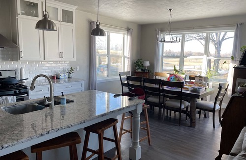 Oshkosh House | EAA rental, 5 bedroom 2.5 bath. Sleeps 10+. 11 minute drive to EAA.