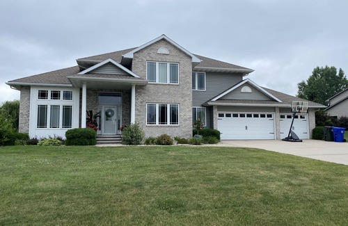Butte Des Morts House | EAA rental close to Oshkosh.