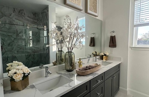 Northside House | EADO Luxury Rooftop Skyline Home