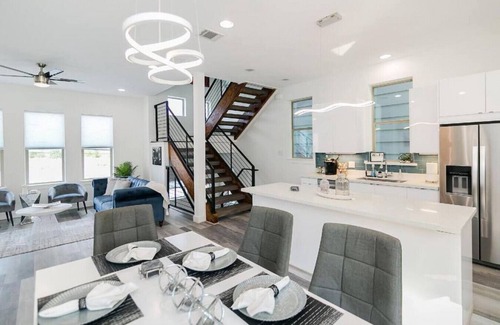 East Downtown Houston House | EaDo Signature - East of Downtown Spacious Home