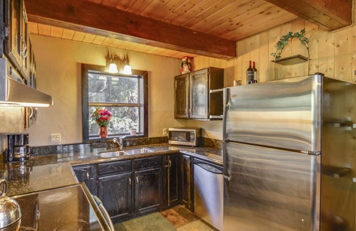 Duck Creek Village Cabin | Eagle Crest Cabin 3 bedroom / 2 bath (Sleeps 10)