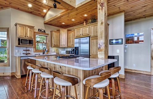 Sapphire House | Eagle Eye - Floor to Ceiling Window Mountain Home!