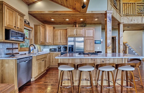 Sapphire House | Eagle Eye - Floor to Ceiling Window Mountain Home!