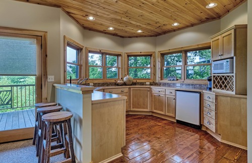 Sapphire House | Eagle Eye - Floor to Ceiling Window Mountain Home!