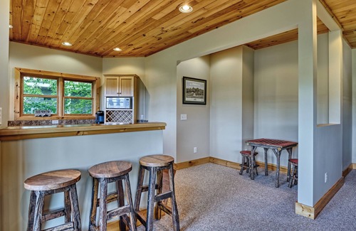 Sapphire House | Eagle Eye - Floor to Ceiling Window Mountain Home!