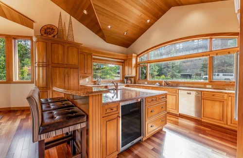East Kootenay Ski Chalet | Eagle House, Hostaway