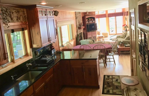 Eagle River House | Eagle Lake Level Sandy beach Bring your boat! 1G Internet! Labor Day week open!