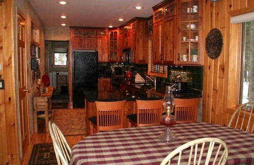 Eagle River House | Eagle Lake Level Sandy beach Bring your boat! 1G Internet! Labor Day week open!