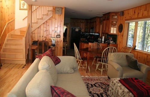 Eagle River House | Eagle Lake Level Sandy beach Bring your boat! 1G Internet! Labor Day week open!