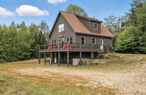 Bethel House | Eagle Ridge Chalet- Modern Chalet Close to Downtown Bethel