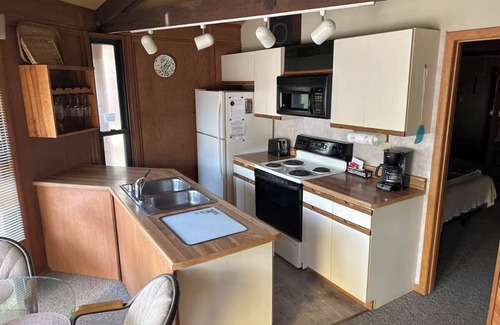 Eagle River House | Eagle River Cherry Tree House - Quaint 2-bedroom house - Sleeps 6