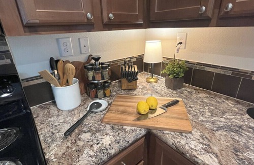 Hemphill House | Eagle's Cove · Waterfront Amazing View, King Bed, Deck