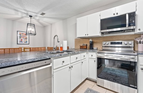 Cary Woods Condo | Eagle's Escape ~ Cozy 2-Bedroom Condo in Welcoming Auburn