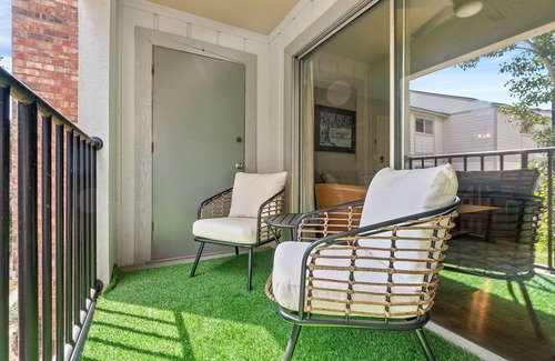 Cary Woods Condo | Eagle's Escape ~ Cozy 2-Bedroom Condo in Welcoming Auburn
