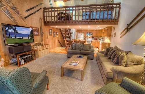 Incline Village Condo | Eagle's Lake retreat - Large Remodeled Condo