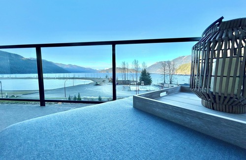 Harrison Hot Springs Condo | Eagle's Nest - Penthouse Condo w/spectacular Harrison Lake & Mountain Views