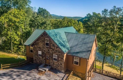 Luray Cabin | Eagle's Nest- A pet friendly cabin on the river!