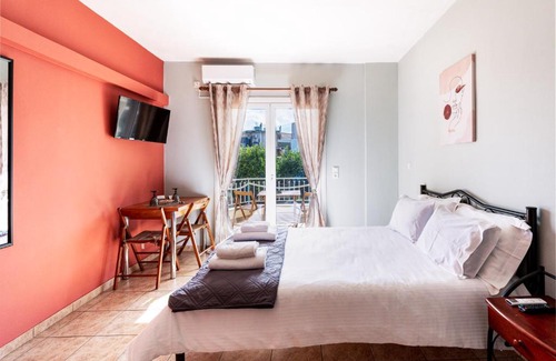 Aigio Apartment | Eagle's Nest - 'Bella' studio flat