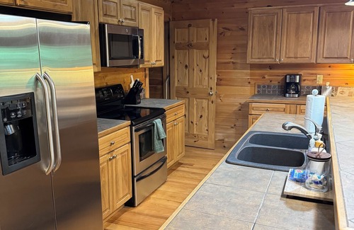 Boone Cabin | Eagle's Nest Retreat: Just Minutes from Downtown Boone