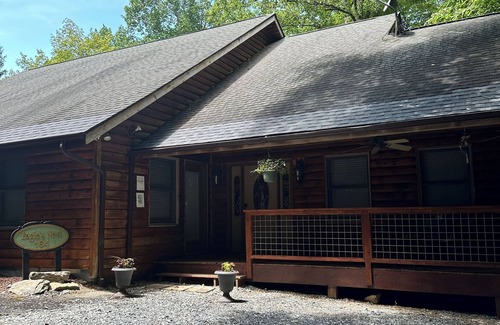 Boone Cabin | Eagle's Nest Retreat: Just Minutes from Downtown Boone