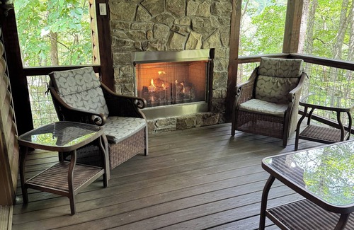Boone Cabin | Eagle's Nest Retreat: Just Minutes from Downtown Boone