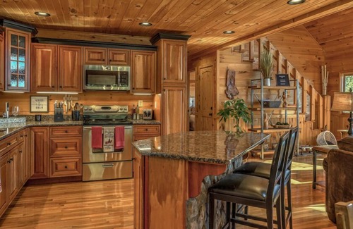 Mineral Bluff Cabin | Eagle's Rising - Mountain View | Hot Tub | Pet Friendly | Fenced Yard | Views