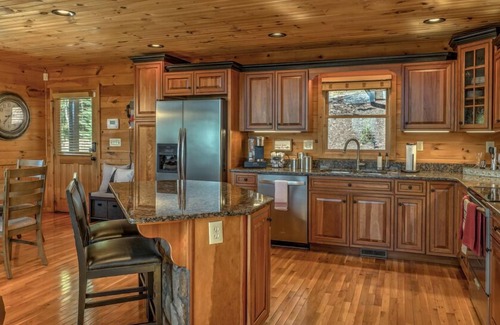 Mineral Bluff Cabin | Eagle's Rising - Mountain View | Hot Tub | Pet Friendly | Fenced Yard | Views