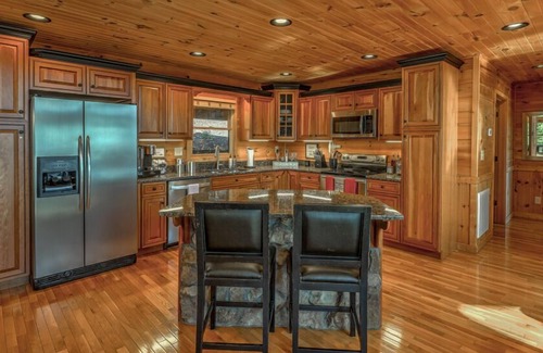 Mineral Bluff Cabin | Eagle's Rising - Mountain View | Hot Tub | Pet Friendly | Fenced Yard | Views
