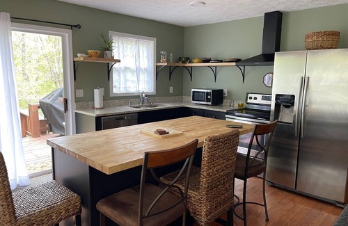 Byrdstown House | Eagles Cove Lake Cottage. Minutes from 3 Marinas. Pet-Friendly!