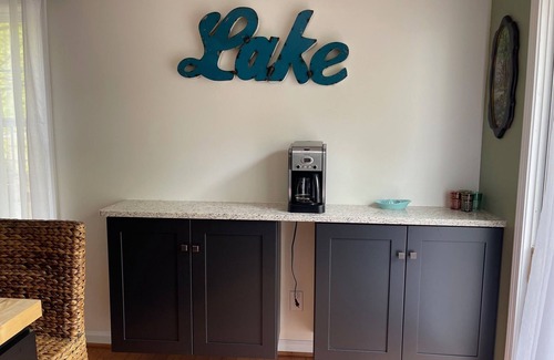 Byrdstown House | Eagles Cove Lake Cottage. Minutes from 3 Marinas. Pet-Friendly!