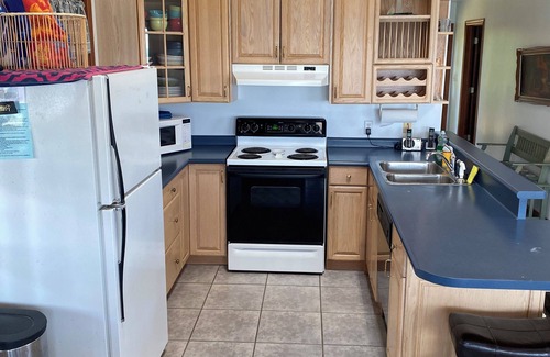 Kingsville Cottage | Eagles Landing - Pelee Island Beachfront Cottage