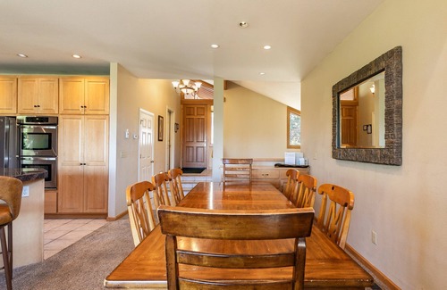 Alpine Meadows House | Eagles Nest By Tahoe Getaways- Hot Tub- Pool Table- Shuttle to Slopes- Dogs OK!