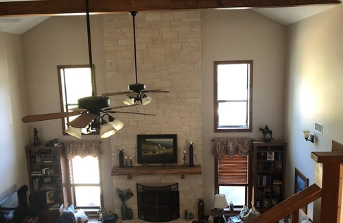 Burton Bed & Breakfast | Eagles Nest Lodge-5 miles from Round Top