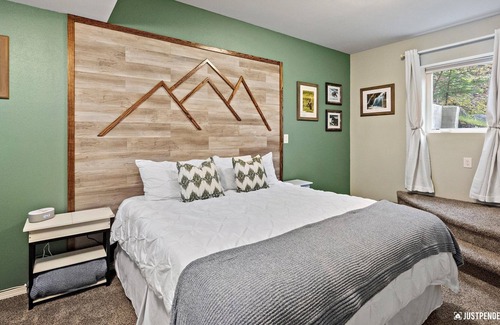 Eagle River Apartment | Eagles Nest suite. Eagle sightings & Mountain view