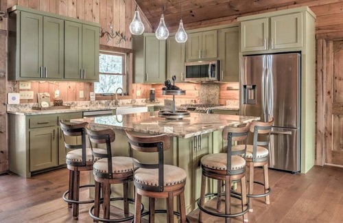 Mineral Bluff Cabin | Eagles on the Ridge - Nearby River Access | Hot Tub | Game Room