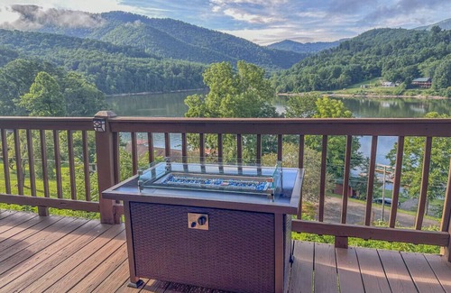 Butler Cabin | Eagles Peak-Dock Access & Boat Slip, Amazing View, King Beds, Luxury Hot Tub