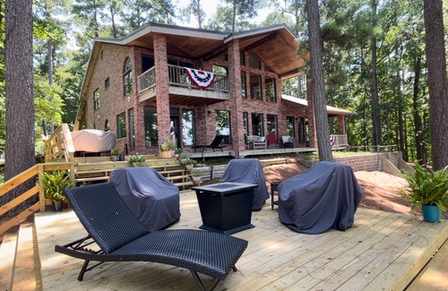 Huntington House | Eagles Point! Incredible Private Waterfront 3.5 acres. Long range water views!