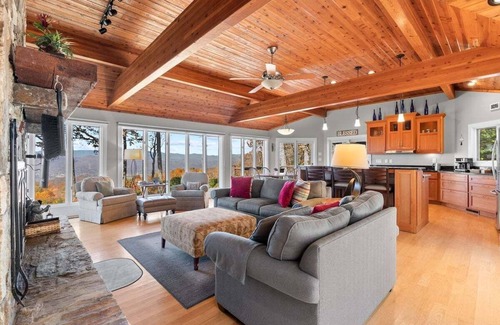 Pisgah Forest House | Eagleview 42 Acre Mountain Top w/free Biltmore Pass
