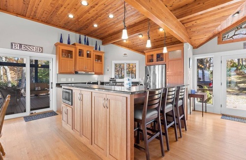 Pisgah Forest House | Eagleview 42 Acre Mountain Top w/free Biltmore Pass