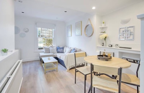 Fulham Broadway Apartment | 🏙️ Earl’s Court Central Deluxe – Your Stylish London Stay 🏙️