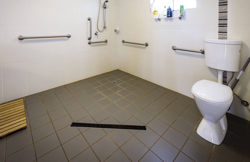 Cumboogle Apartment | Earth Studio with shared kitchen, short drive to Zoo, rural setting