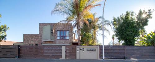 Oudtshoorn Bed & Breakfast | Earthbound Guest House