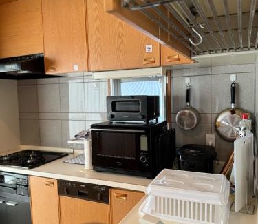 Tokushima House | EarthVeloビル一棟貸しでフルリノベ済み各階に風呂トイレありで好立地でコスパ最高をめざしている宿です