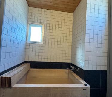 Tokushima House | EarthVeloビル一棟貸しでフルリノベ済み各階に風呂トイレありで好立地でコスパ最高をめざしている宿です