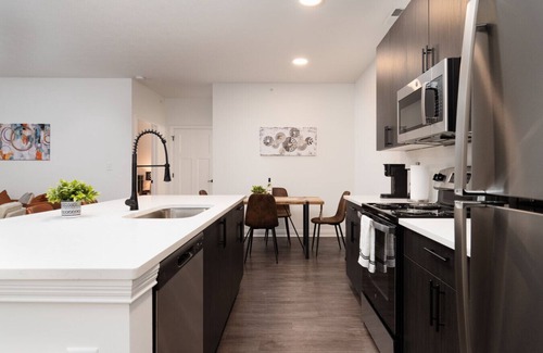 Whitestown Apartment | Earthy Elegance Spacious 2BR 2BA 2 KingBeds GymWFH